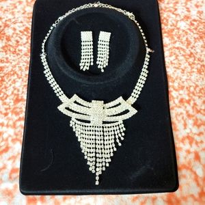 Elegant necklace jet